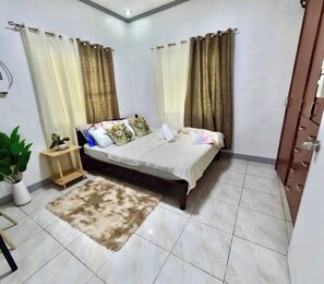 3 bedrooms, iron/ironing board, Internet, bed sheets