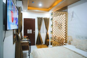 1 bedroom, Internet - Cozy Naga Escape with WIFI & Netflix, Free Parking (Naga City)