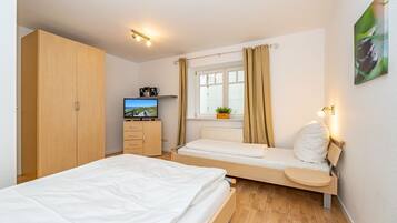 2 chambres, fer et planche à repasser, Wi-Fi, draps fournis