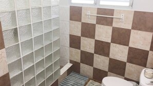 Bathroom - 2 Cozy Private Rooms in San Juan with Garden View (San Juan)