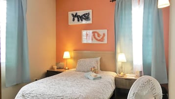 2 bedrooms, iron/ironing board, internet, bed sheets