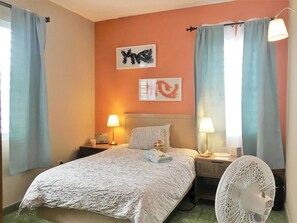 2 bedrooms, iron/ironing board, internet, bed sheets