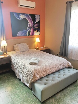 2 bedrooms, iron/ironing board, internet, bed sheets