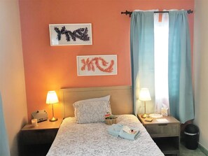 1 bedroom, iron/ironing board, internet, bed sheets