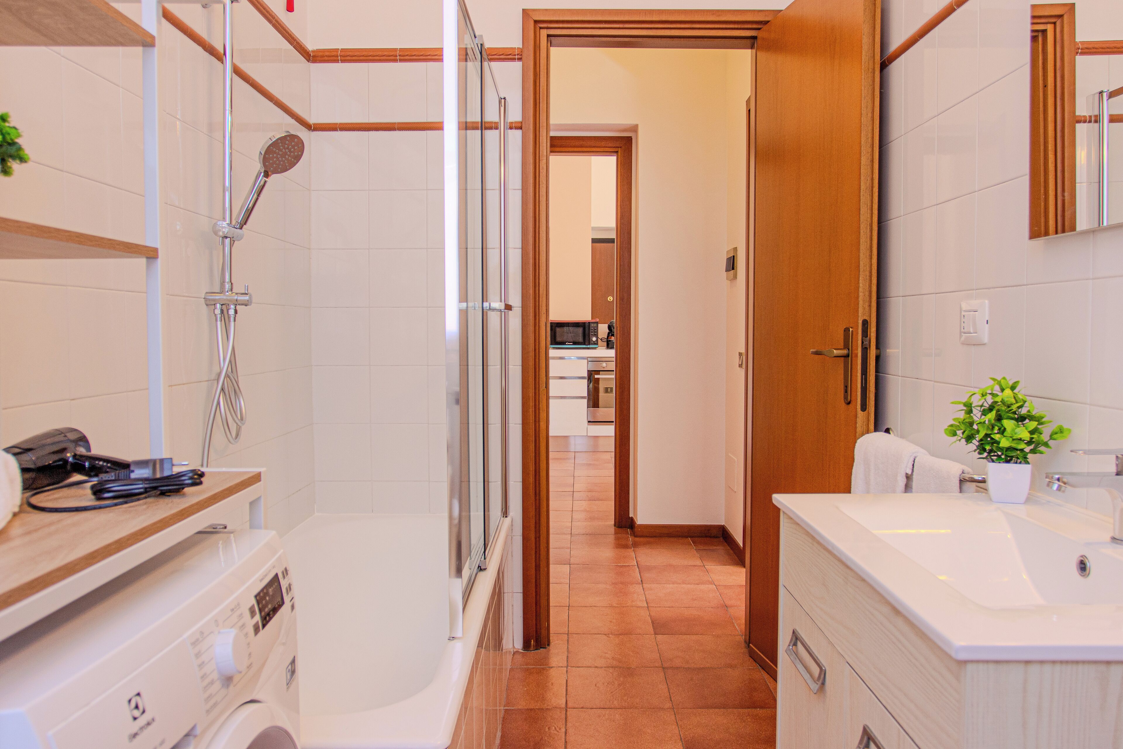 Dusche, Haartrockner, Bidet, Handtücher