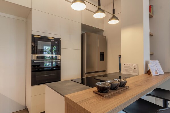 Fridge, microwave, oven, stovetop