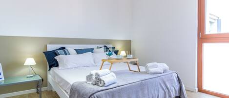 Iron/ironing board, free WiFi, bed sheets