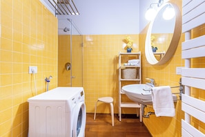 Shower, free toiletries, hair dryer, bidet - Casa Frisi by Houset (Monza)