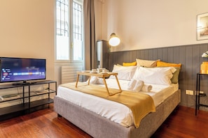 Iron/ironing board, free WiFi, bed sheets