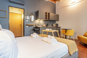 1 slaapkamer, een strijkplank/strijkijzer, gratis wifi, beddengoed