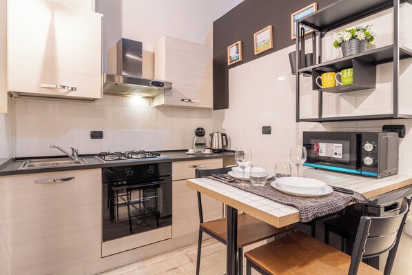 Fridge, microwave, oven, stovetop