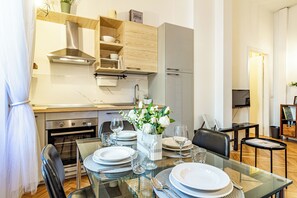 Microwave, stovetop, dishwasher, coffee/tea maker