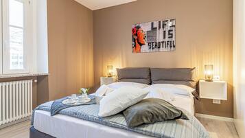 1 habitación, tabla de planchar con plancha, wifi gratis y ropa de cama