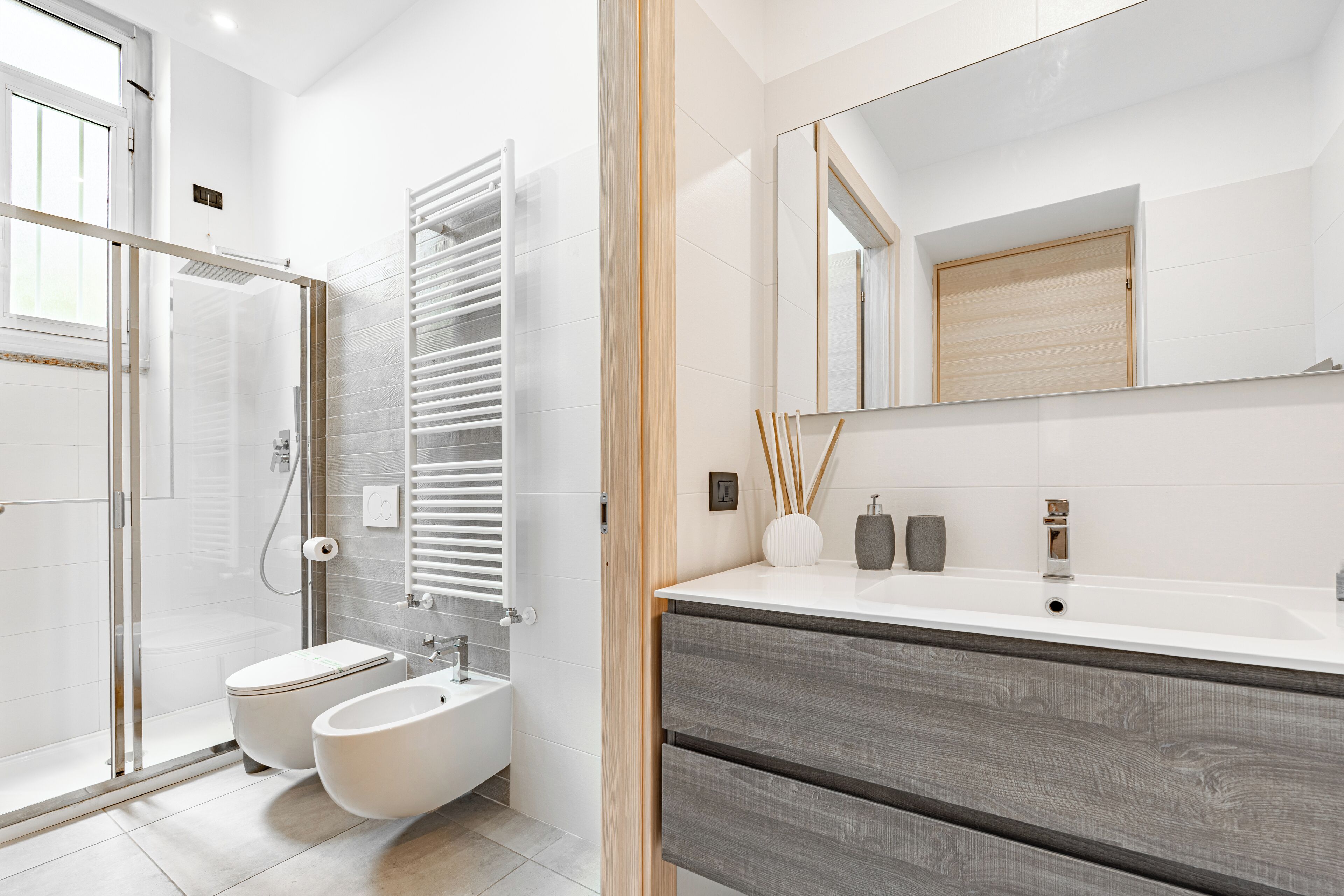 Doccia, asciugacapelli, bidet, asciugamani