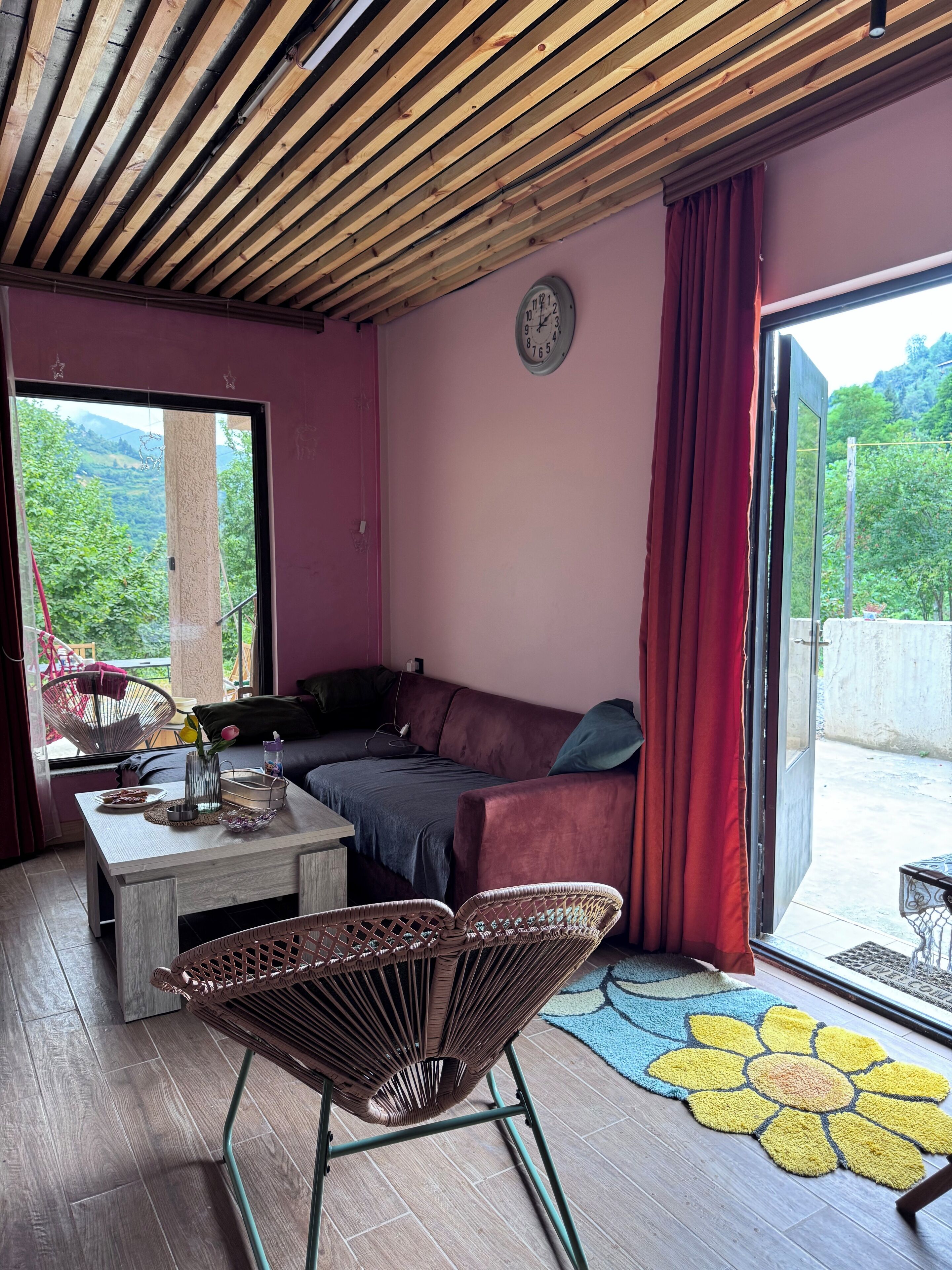 Family House, Mountain View | Living area | Flat-screen TV