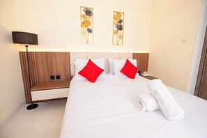 デラックス ルーム | デスク