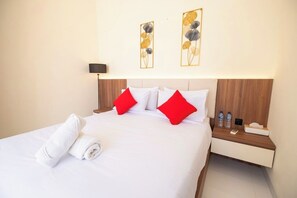 Deluxe Room | Desk
