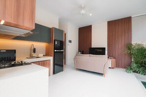 Deluxe Room | Desk