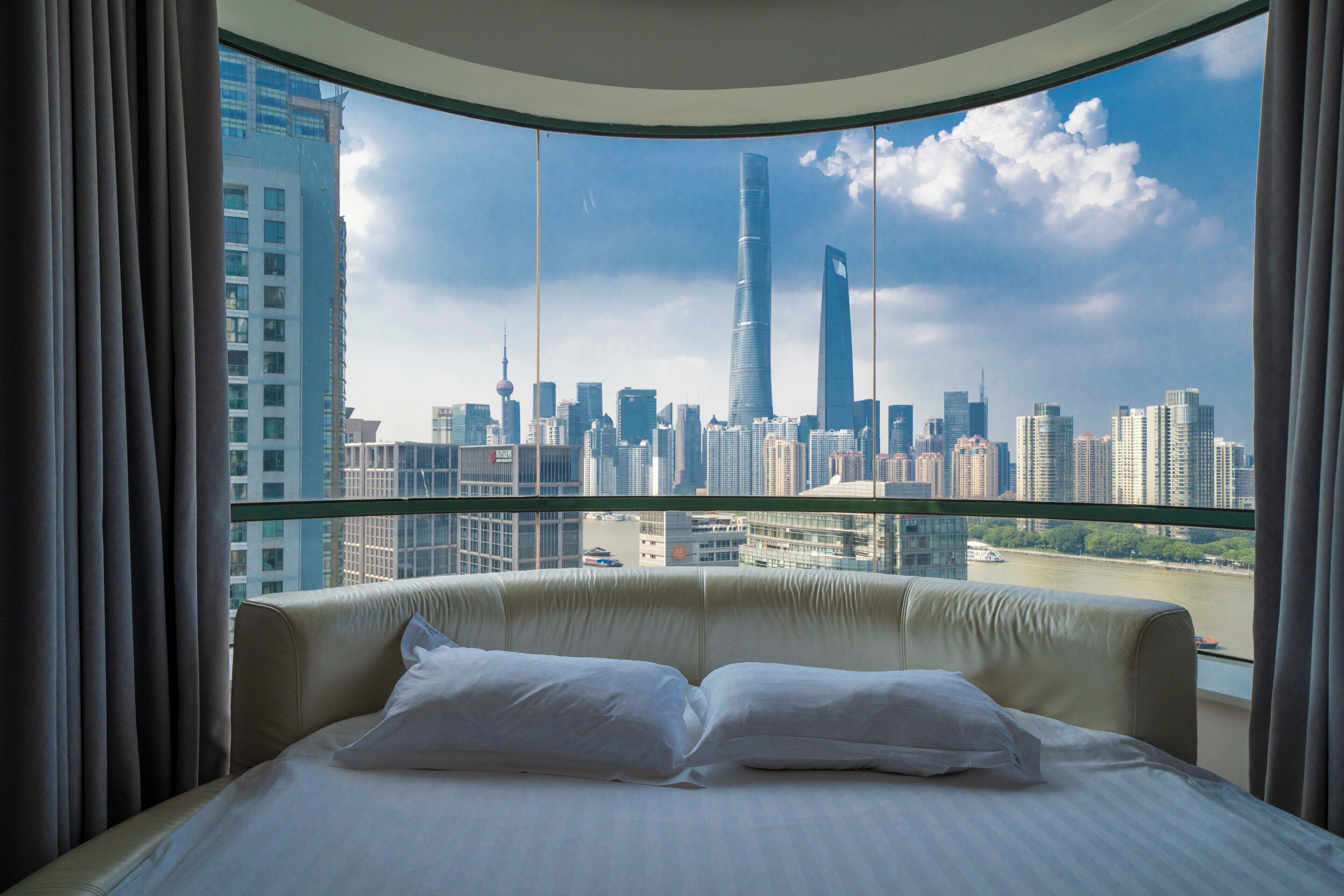 Cortinas blackout, tabla de planchar con plancha y wifi gratis 