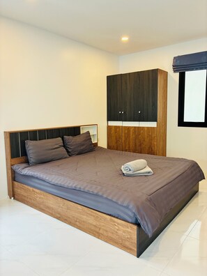 Desk, laptop workspace, free WiFi - Hillside Haven-Luxury Room (Koh Samui)