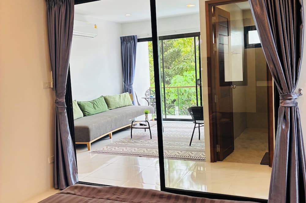 Hillside Haven-Luxury Room