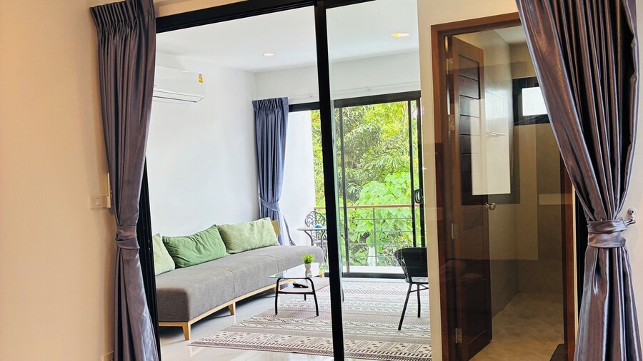 Hillside Haven-Luxury Room