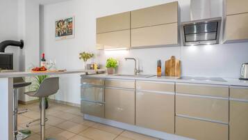 Fridge, microwave, oven, stovetop