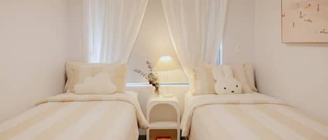 5 bedrooms, iron/ironing board, travel crib, free WiFi