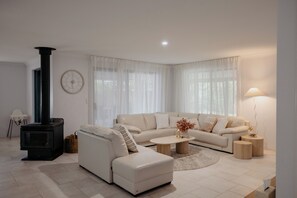 TV connectée, table de tennis de table