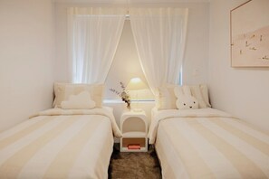5 habitaciones, tabla de planchar con plancha y wifi gratis 