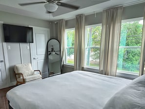 3 habitaciones, escritorio, tabla de planchar con plancha y wifi gratis