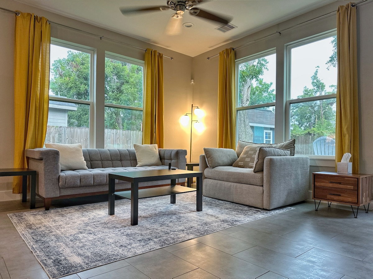 Gated Houston Getaway - Family & Pet Friendly - Near It All