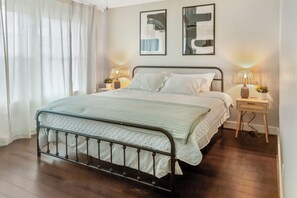 3 habitaciones, escritorio, tabla de planchar con plancha y wifi gratis