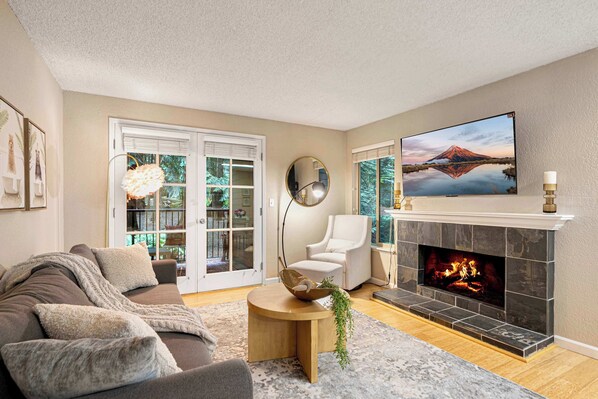 Fernseher, Kamin, Arbeitsbereiche