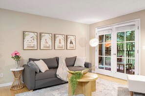 Fernseher, Kamin, Arbeitsbereiche