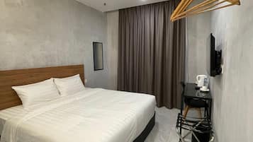 Deluxe Double Room, 1 Katil Raja (King), Non Smoking | Meja, ruang kerja komputer riba, Wi-fi percuma, cadar katil