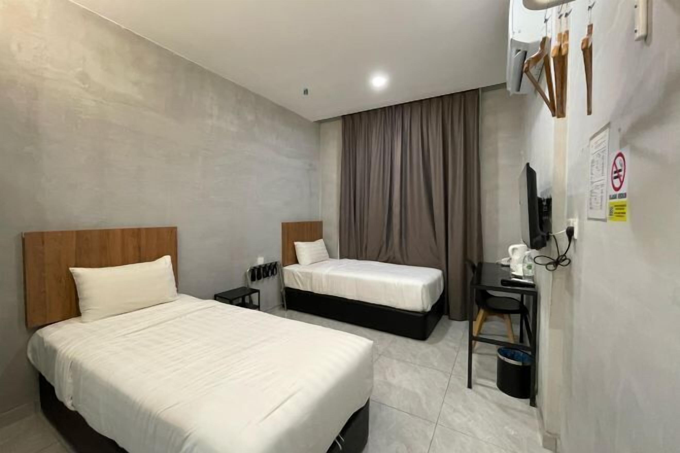 Schreibtisch, laptopgeeigneter Arbeitsplatz, kostenloses WLAN