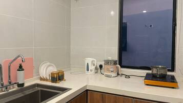 Family Studio Suite, Balcony | Dapur peribadi