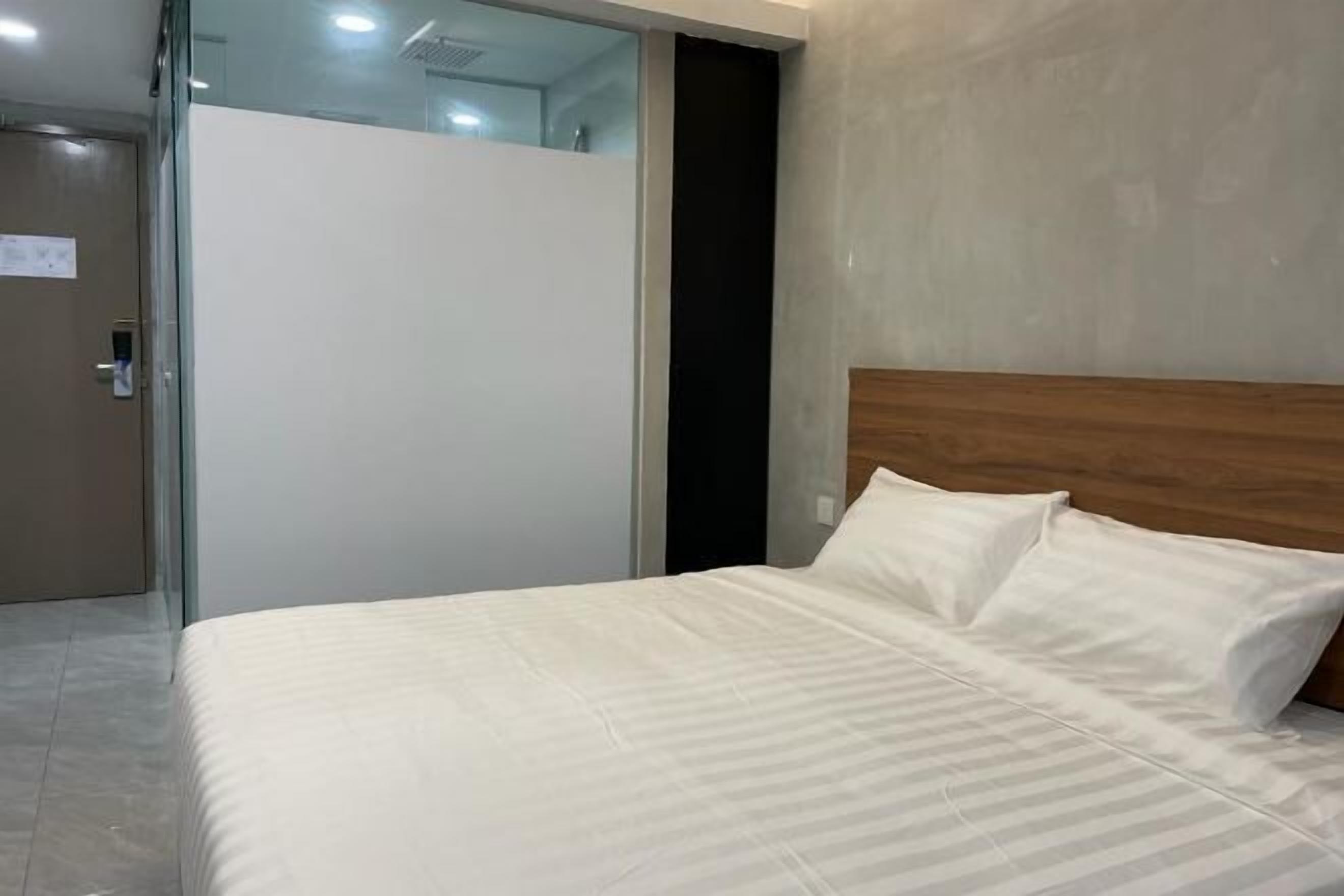 Schreibtisch, laptopgeeigneter Arbeitsplatz, kostenloses WLAN