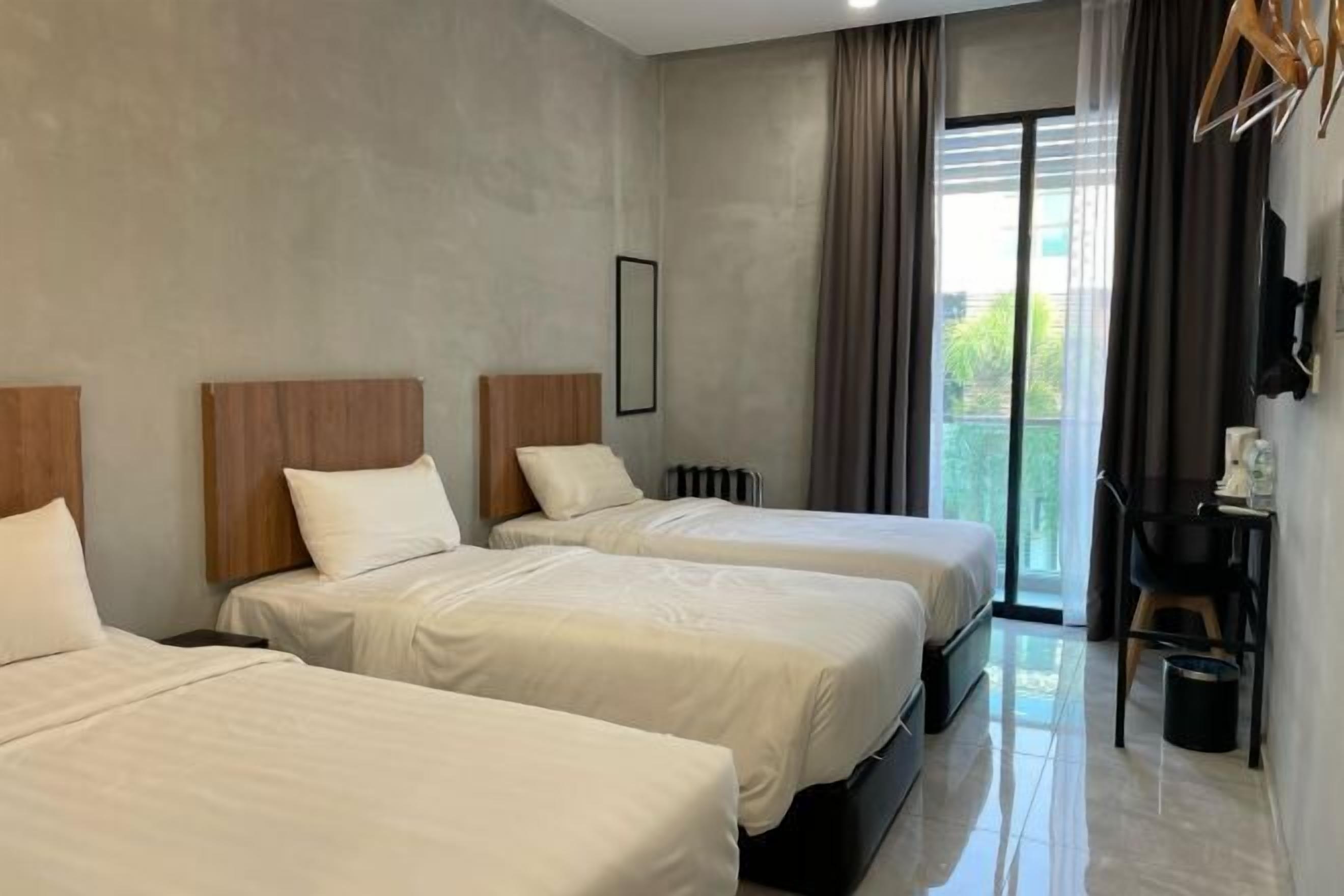 Schreibtisch, laptopgeeigneter Arbeitsplatz, kostenloses WLAN