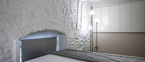 2 bedrooms, desk, iron/ironing board, travel cot