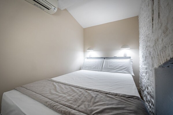 2 bedrooms, iron/ironing board, travel cot, free WiFi
