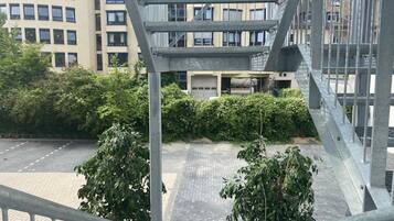 Familienapartment, Balkon, Gartenblick | Blick auf den Garten