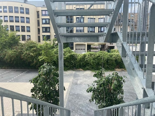 패밀리 아파트, 발코니, 정원 전망 | 정원 전망