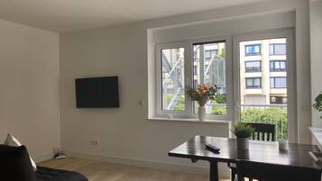 Familienapartment, Balkon, Gartenblick | Kostenloses WLAN, Bettwäsche