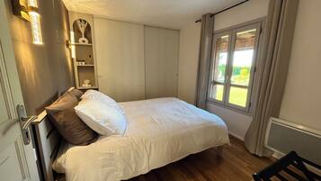 4 bedrooms, WiFi, bed sheets