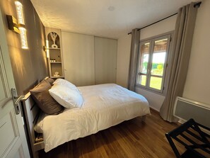 4 bedrooms, WiFi, bed sheets