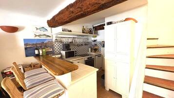 Réfrigérateur, micro-ondes, four, lave-vaisselle