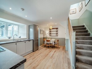 Lave-vaisselle, chaise haute