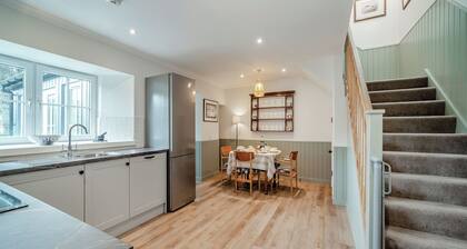 The location sits beside the Atlantic bridge, offering uninterrupted sea views.